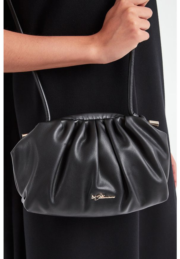 BeBlumarine - TOREBKA BE BLUMARINE. Wzór: aplikacja. Dodatki: z aplikacjami. Materiał: skórzane. Rodzaj torebki: na ramię