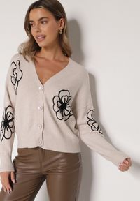 Born2be - Beżowy Kardigan na Guziki w Haftowane Kwiaty Tustara. Okazja: na co dzień. Kolor: beżowy. Materiał: jeans. Wzór: kwiaty, haft. Styl: casual #2