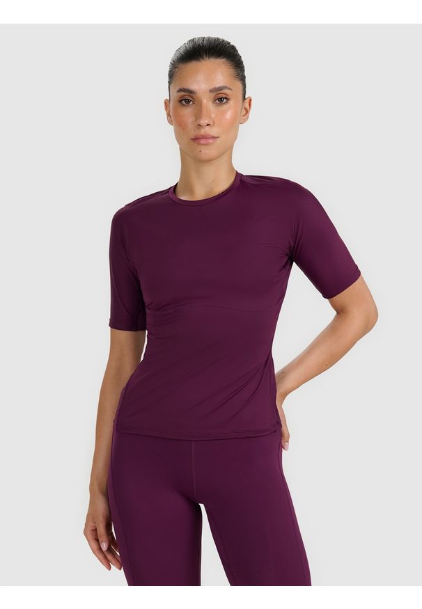 4f - 4F Koszulka treningowa slim szybkoschnąca damska - fioletowa M. Kolor: fioletowy. Materiał: włókno, syntetyk, materiał, elastan. Wzór: gładki, ze splotem. Sport: fitness