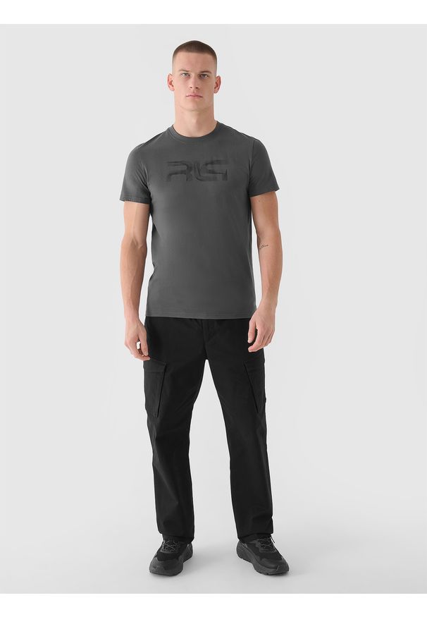 4f - 4F T-shirt regular męski 4F x Robert Lewandowski - szary L. Okazja: na co dzień. Kolor: szary. Materiał: dzianina, bawełna, jersey. Długość rękawa: krótki rękaw. Długość: krótkie. Wzór: gładki, nadruk, ze splotem. Styl: klasyczny, sportowy, casual
