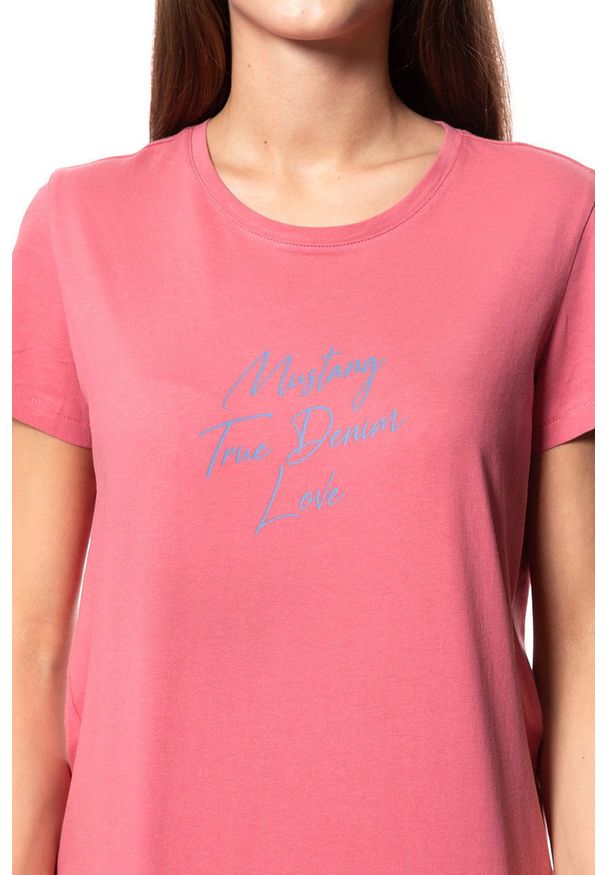 Mustang - MUSTANG T SHIRT DAMSKI Alina C Print Slate Rose 1009403 8271. Wzór: nadruk
