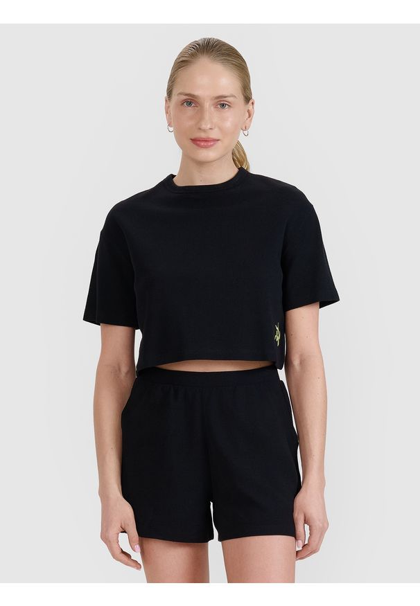 4f - 4F T-shirt crop top z waflowej dzianiny damski - czarny L. Okazja: na co dzień. Kolor: czarny. Materiał: dzianina. Długość rękawa: krótki rękaw. Długość: krótkie. Wzór: kratka, haft. Styl: sportowy, casual
