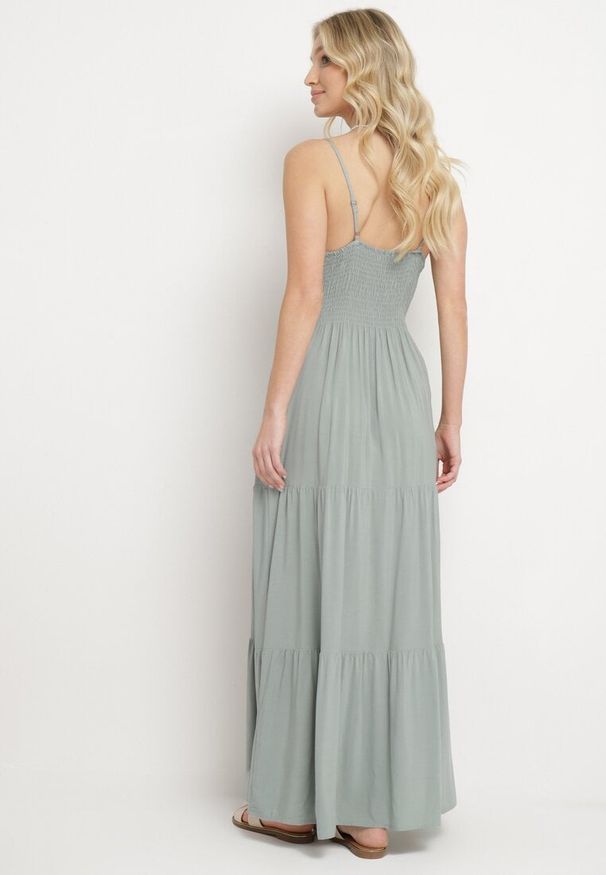 Born2be - Ciemnozielona Sukienka Rozkloszowana na Regulowanych Ramiączkach z Bawełny Aletise. Okazja: na co dzień, na spacer. Typ kołnierza: dekolt w kształcie V. Kolor: zielony. Materiał: bawełna. Długość rękawa: na ramiączkach. Styl: casual, elegancki