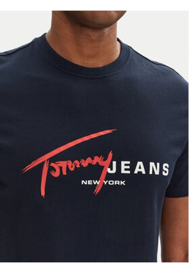Tommy Jeans T-Shirt Signature Dna DM0DM20817 Granatowy Regular Fit. Kolor: niebieski. Materiał: bawełna