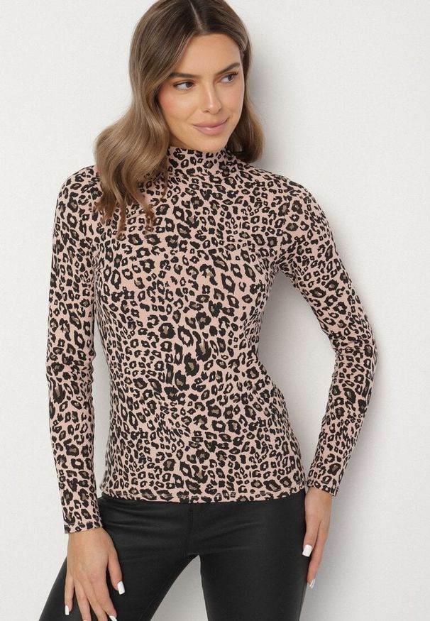 Born2be - Czarno-Beżowa Bawełniana Bluzka w Panterkę z Golfem i Długim Rękawem Falumea. Okazja: na co dzień. Typ kołnierza: golf. Kolor: czarny. Materiał: bawełna. Długość rękawa: długi rękaw. Długość: długie. Wzór: motyw zwierzęcy. Styl: elegancki, casual, klasyczny
