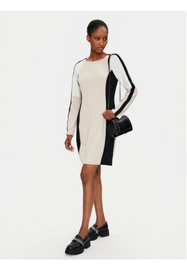 DKNY Sukienka codzienna DD4E1B89 Beżowy Regular Fit. Okazja: na co dzień. Kolor: beżowy. Materiał: syntetyk. Typ sukienki: proste. Styl: casual