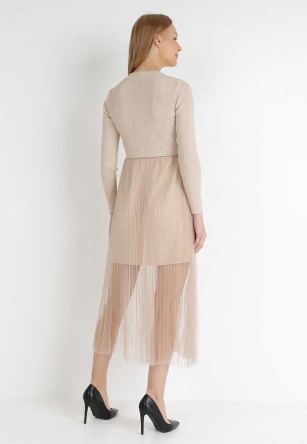 Born2be - Beżowa Sukienka Heila. Kolor: beżowy. Materiał: dzianina, tkanina. Długość rękawa: długi rękaw. Styl: elegancki. Długość: midi