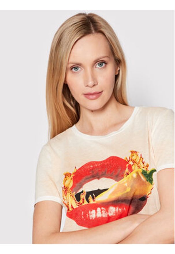 Guess T-Shirt W2YI03 K9SN1 Beżowy Regular Fit. Kolor: beżowy. Materiał: bawełna