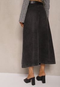 Renee - Czarna Jeansowa Spódnica Maxi o Rozkloszowanym Kroju z Paskiem Teviva. Kolor: czarny. Materiał: jeans. Sezon: lato, wiosna