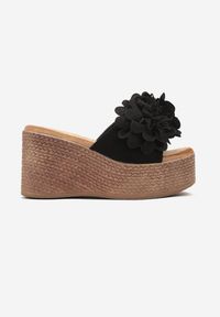 Born2be - Czarne Wsuwane Klapki na Koturnie Nestalou. Kolor: czarny. Materiał: jeans. Sezon: lato. Obcas: na koturnie. Styl: elegancki. Wysokość obcasa: średni #3