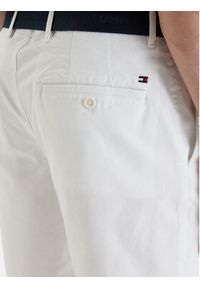 TOMMY HILFIGER - Tommy Hilfiger Szorty materiałowe Denton MW0MW42349 Biały Slim Fit. Kolor: biały. Materiał: bawełna #5