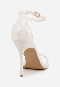 Renee - Białe Sandały ze Sprzączką wokół Kostki i Noskiem w Szpic z Lakierowanej Imitacji Skóry Santel. Okazja: na co dzień. Zapięcie: sprzączka. Kolor: biały. Materiał: skóra, lakier. Sezon: lato. Styl: casual, klasyczny, elegancki #8
