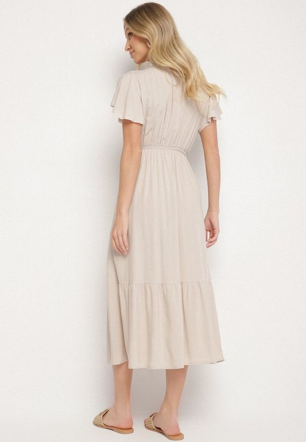 Born2be - Beżowa Bawełniana Sukienka o Rozkloszowanym Kroju z Wiązaniem w Talii Folarina. Okazja: na co dzień, na spacer. Typ kołnierza: dekolt w serek. Kolor: beżowy. Materiał: bawełna. Długość rękawa: krótki rękaw. Typ sukienki: rozkloszowane. Styl: casual, elegancki
