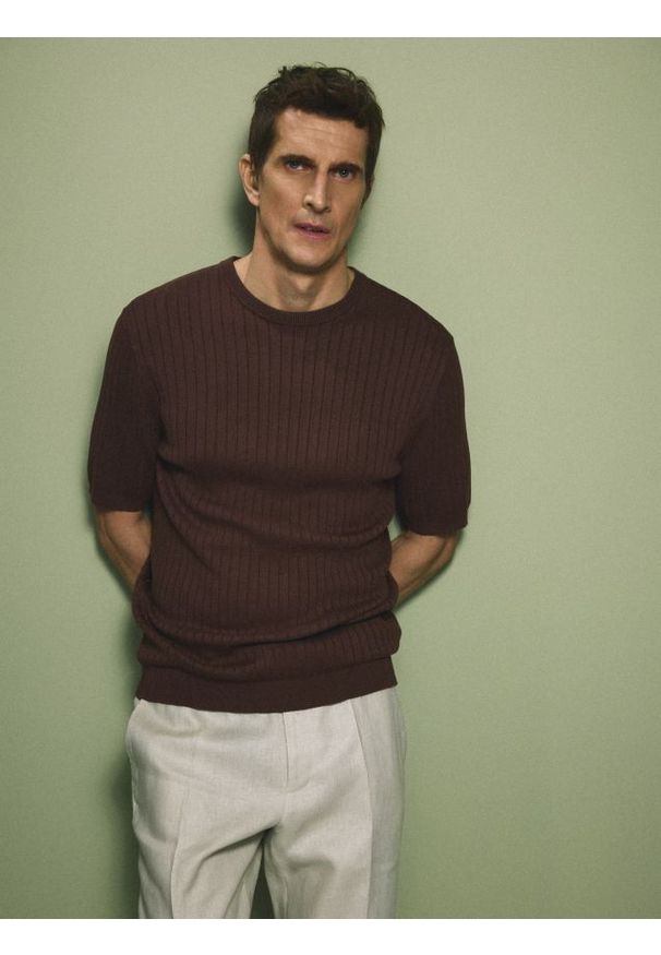 Reserved - T-shirt z dodatkiem CIRCULOSE® - brązowy. Kolor: brązowy. Materiał: wiskoza