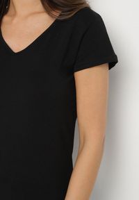 Born2be - Czarny T-shirt z Bawełny o Prostym Kroju z Dekoltem w Serek Fevireena. Okazja: na co dzień. Typ kołnierza: dekolt w serek. Kolor: czarny. Materiał: bawełna. Styl: elegancki, casual