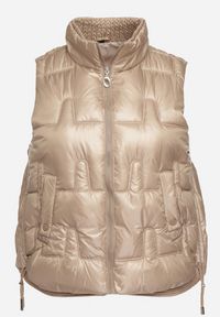 Born2be - Beżowa Kamizelka Pikowana z Wysokim Kołnierzem i Kieszeniami Irinae. Okazja: na co dzień, na spotkanie biznesowe. Kolor: beżowy. Materiał: jeans. Styl: biznesowy, casual #7