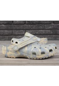 Klapki damskie sportowe Crocs CLASSIC MARBLED CLOG. Kolor: wielokolorowy, żółty, szary. Styl: sportowy