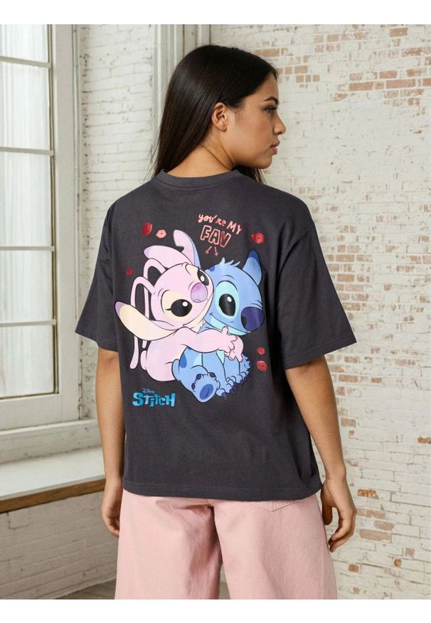 Sinsay - Bawełniana koszulka z krótkim rękawem Lilo & Stitch - szary. Kolor: szary. Materiał: bawełna. Długość rękawa: krótki rękaw. Długość: krótkie