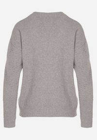 Born2be - Szary Sweter Ozdobiony Motywem Serc Unisae. Okazja: na co dzień. Kolor: szary. Materiał: jeans. Wzór: aplikacja. Styl: casual #4