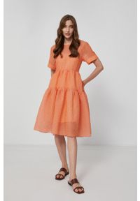 Victoria Victoria Beckham Sukienka kolor pomarańczowy mini rozkloszowana. Kolor: pomarańczowy. Materiał: tkanina. Długość rękawa: krótki rękaw. Typ sukienki: rozkloszowane. Długość: mini #4