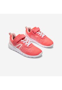 Decathlon - Buty dla dzieci Newfeel Soft 140. Okazja: na uczelnię. Zapięcie: rzepy. Kolor: różowy. Sport: turystyka piesza