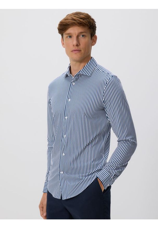 Reserved - Koszula slim fit - granatowy. Kolor: niebieski. Materiał: dzianina. Wzór: gładki