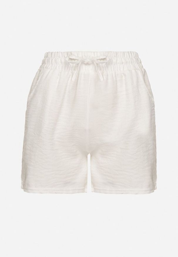 Born2be - Białe Szorty Ozdobione Wiązaniem Liraine. Okazja: na co dzień. Kolor: biały. Wzór: aplikacja. Sezon: lato. Styl: casual