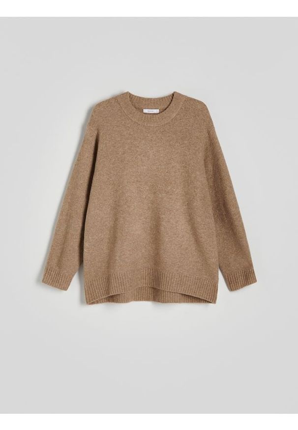 Reserved - Sweter oversize z domieszką wełny - brązowy. Kolor: brązowy. Materiał: wełna