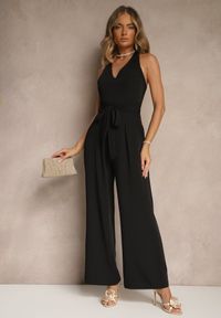 Renee - Czarny Kombinezon o Taliowanym Kroju z Dekoltem Halter i Wiązanym Paskiem Malisena. Okazja: na co dzień, na imprezę, na randkę. Kolor: czarny. Styl: elegancki, casual