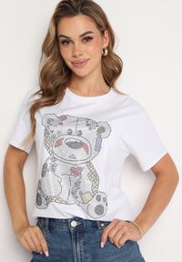 Born2be - Biały Bawełniany T-shirt Wykończony z Przodu Cyrkoniami Hulilla. Okazja: na co dzień. Kolor: biały. Materiał: bawełna. Wzór: aplikacja. Styl: casual, elegancki #7