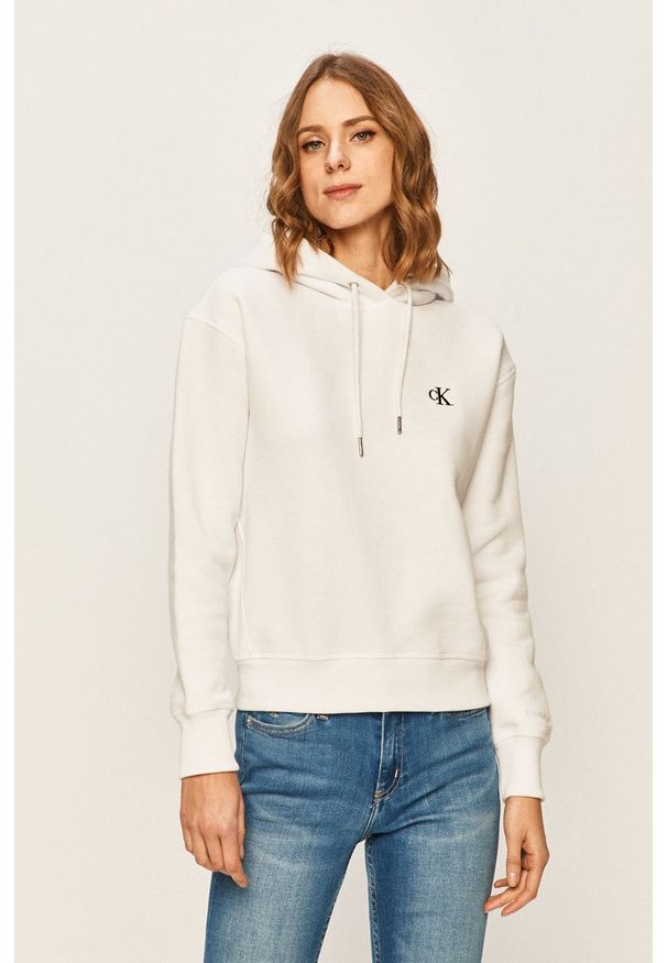 Calvin Klein Jeans - Bluza J20J213178. Kolor: biały. Materiał: dzianina. Wzór: gładki