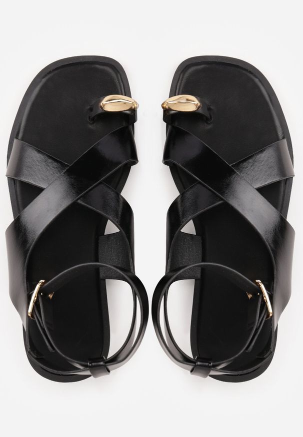 Born2be - Czarne Sandały Typu Japonki z Metaliczną Ozdobą Meledra. Okazja: na co dzień. Zapięcie: pasek. Kolor: czarny. Materiał: jeans. Wzór: aplikacja. Sezon: lato. Styl: elegancki, klasyczny, casual