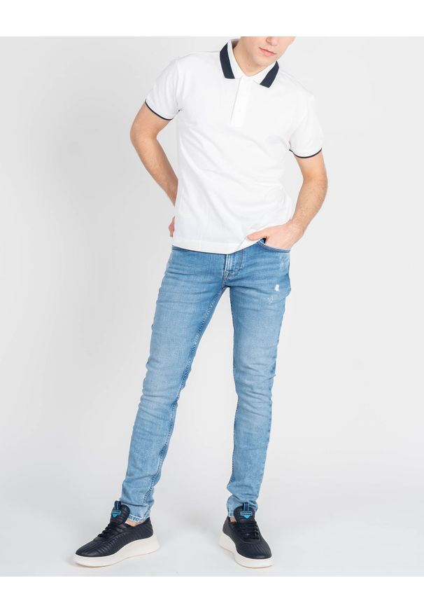Invicta Koszulka Polo | 4452253 / U | Mężczyzna | Biały. Okazja: na co dzień. Typ kołnierza: polo. Kolor: biały. Materiał: poliester. Długość rękawa: krótki rękaw. Wzór: aplikacja. Styl: casual, klasyczny