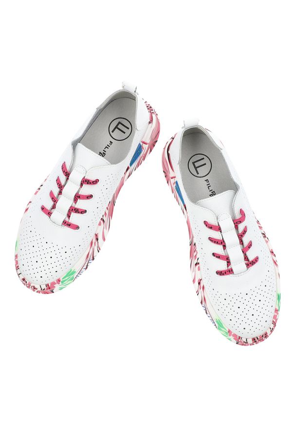 Białe Sneakersy Filippo Modne Obuwie Damskie Na Kolorowej Podeszwie. Zapięcie: sznurówki. Kolor: biały. Materiał: materiał. Szerokość cholewki: normalna. Wzór: kolorowy. Styl: klasyczny, sportowy