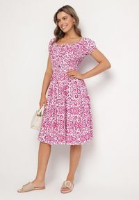 Born2be - Różowa Sukienka z Bawełny w Ornamentalny Wzór z Gumką w Pasie Natirissa. Okazja: na co dzień. Kolor: różowy. Materiał: bawełna. Długość rękawa: krótki rękaw. Sezon: lato. Typ sukienki: proste. Styl: elegancki, casual #5