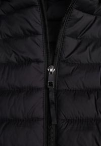 Born2be - Czarna Klasyczna Kurtka Przejściowa z Pikowaniem i Odpinanym Kapturem Pretiella. Okazja: na spacer, na co dzień. Kolor: czarny. Materiał: jeans, nylon. Styl: klasyczny #5