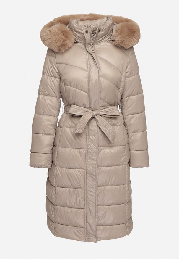 Born2be - Beżowa Pikowana Kurtka o Długim Kroju z Odpinanym Kapturem z Futerkiem i Paskiem oleti. Okazja: na spacer, na co dzień. Kolor: beżowy. Materiał: futro. Długość: długie. Sezon: zima. Styl: casual, elegancki, klasyczny