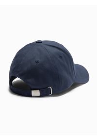 Ombre Clothing - Czapka męska z daszkiem bejsbolówka z patchem – granatowa V2. Kolor: niebieski. Materiał: bawełna. Wzór: aplikacja, ze splotem. Styl: casual