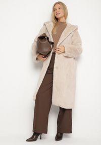 Born2be - Beżowy Płaszcz Pluszowy z Kapturem Zereta. Okazja: na co dzień, na imprezę. Typ kołnierza: kaptur. Kolor: beżowy. Materiał: jeans. Długość rękawa: długi rękaw. Długość: długie. Sezon: jesień, wiosna. Styl: casual, elegancki #6