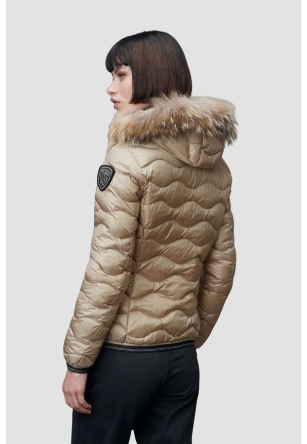 Blauer USA - BLAUER Beżowa kurtka damska Aldie Short Jackets. Kolor: beżowy. Materiał: futro, poliamid, puch