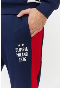 EA7 Emporio Armani - EA7 Granatowe spodnie męskie Olimpia milano, Rozmiar M. Kolor: niebieski. Materiał: dresówka, bawełna. Wzór: nadruk, aplikacja