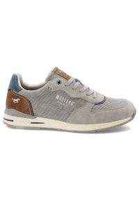 Szare Sneakersy Mustang Modne Obuwie Męskie. Okazja: na co dzień, na spacer. Zapięcie: sznurówki. Kolor: szary. Materiał: skóra ekologiczna, jeans, materiał. Styl: klasyczny, street, sportowy, casual, elegancki #7