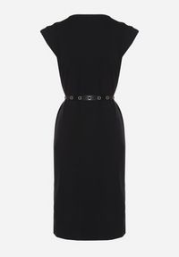 Born2be - Czarna Sukienka z Wiskozą o Pudełkowym Kroju z Paskiem z Klamrą Polliviera. Okazja: na co dzień. Kolor: czarny. Materiał: wiskoza. Styl: elegancki, casual #6