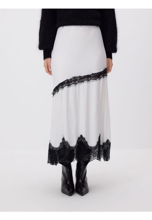 Reserved - Spódnica z wiskozy z koronką - wielobarwny. Materiał: wiskoza, koronka. Wzór: koronka