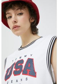 Tommy Jeans top damski kolor biały. Kolor: biały. Materiał: poliester. Wzór: nadruk #4