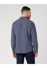 Wrangler - WRANGLER 1 POCKET SHIRT MĘSKA KOSZULA Z DŁUGIM RĘKAWEM W KRATĘ TRUE NAVY W5A24ME12. Długość rękawa: długi rękaw. Długość: długie