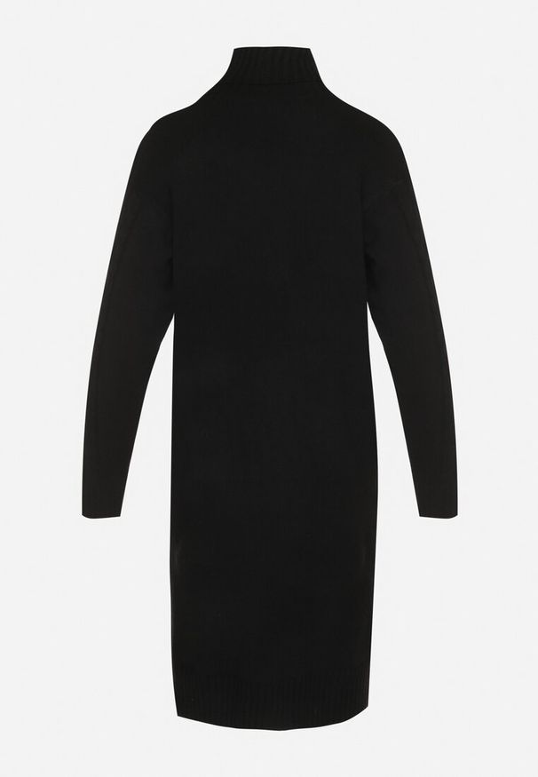 Born2be - Czarna Pudełkowa Sukienka Sweterkowa z Bawełną Wełną i Golfem Ozdobiona Splotem Teraline. Okazja: na co dzień. Typ kołnierza: golf. Kolor: czarny. Materiał: wełna, bawełna. Wzór: aplikacja, ze splotem. Styl: klasyczny, casual