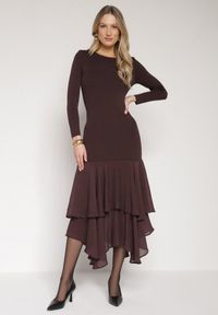 Born2be - Brązowa Sukienka z Wiskozą o Dopasowanym Kroju z Falbanami u Dołu Vebmara. Okazja: na randkę. Kolor: brązowy. Materiał: wiskoza. Typ sukienki: dopasowane. Styl: elegancki #3