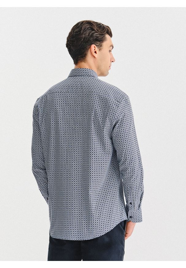 Pako Lorente - PAKO LORENTE – Granatowa koszula we wzór geometryczny. Kolor: niebieski. Materiał: elastan, bawełna. Długość rękawa: długi rękaw. Długość: długie. Wzór: geometria