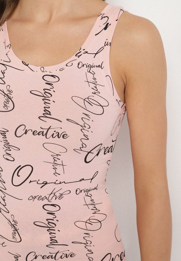 Born2be - Różowy Top z Bawełny z Napisami Savanette. Okazja: na co dzień. Kolor: różowy. Materiał: bawełna. Wzór: napisy. Styl: casual